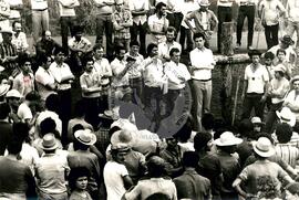 Carava de deputados aos acampamentos do Sudoeste do Paraná (Paraná, [sem data]) [fotografia] / Fotógrafo(a) : Júlio Covello. -- Ref.: BR-SPMST_MST-SN-CIN_AMP_000656-003682-ARV.