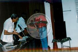 Delegação do MST em Cuba - 40º Aniversário da ANAP (Cuba, 15 mai. 1999) [fotografia] / Fotógrafo(a) : Nilton Viana. -- Ref.: BR-SPMST_MST-SN-CIN_AMP_001042-008347-RIT.