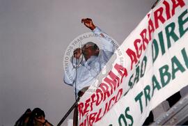 Manifestação na Praça da Sé (São Paulo-SP, [sem data]) [fotografia] / Fotógrafo(a) : Douglas Mansur ; Debora Lerrer. -- Ref.: BR-SPMST_MST-SN-CIN_AMP_000411-002459-AMT.