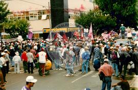 Manifestação no Banco do Brasil (Santa Catarina, [sem data]) [fotografia] / Fotógrafo(a) : [autoria n/d]. -- Ref.: BR-SPMST_MST-SN-CIN_AMP_000491-002854-AMT.