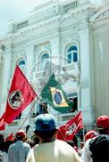 Manifestação em frente ao Palácio do Governo (Pernambuco, [sem data]) [fotografia] / Fotógrafo(a) : Clóvis Campelo. -- Ref.: BR-SPMST_MST-SN-CIN_AMP_000549-003079-AMT.