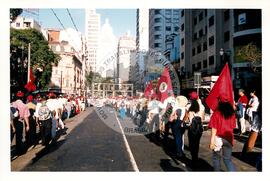 Manifestação no 1º de Maio na Praça da Sé (São Paulo-SP, 01 mai. 2000) [fotografia] / Fotógrafo(a) : Alderon Pereira Costa. -- Ref.: BR-SPMST_MST-SN-CIN_AMP_000396-002213-AMT.