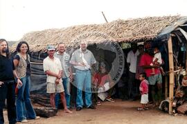 Visita de Stédile ao acampamento "Padre Gino-Frei Inocêncio" do MST (Minas Gerais, 22 ago. 2002) [fotografia] / Fotógrafo(a) : José Geraldo. -- Ref.: BR-SPMST_MST-SN-CIN_AMP_000015-000071-ACP.