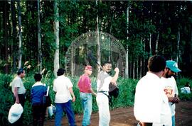 Acampamento " Nova Canudos- Fazenda Engenheiro D'Agua" do MST (Porto Feliz-SP, fev. 1999) [fotografia] / Fotógrafo(a) : Douglas Mansur. -- Ref.: BR-SPMST_MST-SN-CIN_AMP_000046-000275-ACP.