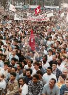 Manifestação pró Impechment - UNE E CUT (São Paulo (Estado), 25 ago. 1992) [fotografia] / Fotógrafo(a) : Juan Pezzeto. -- Ref.: BR-SPMST_MST-SN-CIN_AMP_000384-002046-AMT.