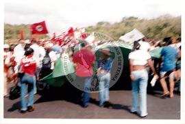 Manifestação e caminhada contra a base de Alcântara (Maranhão, 17 nov. 2002) [fotografia] / Fotógrafo(a) : Silvia Guimarães. -- Ref.: BR-SPMST_MST-SN-CIN_AMP_000530-002993-AMT.