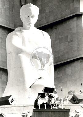 [sem descrição] (Cuba, 26 jul.) [fotografia] / Fotógrafo(a) : Orlando Cardona ; Mário Ferrer ; Walfrido Ojeda. -- Ref.: BR-SPMST_MST-SN-CIN_AMP_001049-008490-RIT.