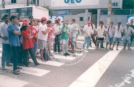 Acampamento em frente ao INCRA (Fortaleza-CE, abr. 1998) [fotografia] / Fotógrafo(a) : Arquivo MST. -- Ref.: BR-SPMST_MST-SN-CIN_AMP_000517-002942-AMT.