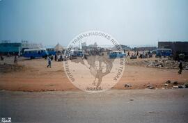 Pessoas morando na praia por falta de outro espaço (Ruanda, [sem data]) [fotografia] / Fotógrafo(a) : Arquivo MST. -- Ref.: BR-SPMST_MST-SN-CIN_AMP_001096-008983-RIT.