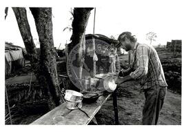 Acampamento do MST [sem identificação] (Pontal de Parapanema-SP, [sem data]) [fotografia] / Fotógrafo(a) : Bernardo Magalhães. -- Ref.: BR-SPMST_MST-SN-CIN_AMP_000054-000494-ACP.