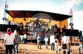 Acampamento do MST [sem identificação] (Promissão-SP, [sem data]) [fotografia] / Fotógrafo(a) : Douglas Mansur. -- Ref.: BR-SPMST_MST-SN-CIN_AMP_000056-000540-ACP.