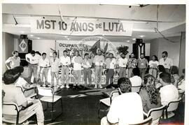 Encontro Nacional, 7o (Salvador-BA, dez. 1992) [fotografia] / Fotógrafo(a) : Douglas Mansur. -- Ref.: BR-SPMST_MST-SN-CIN_AMP_000994-007772-ENC.