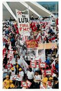 Marcha dos Cem Mil (Distrito Federal (Brasil), [sem data]) [fotografia] / Fotógrafo(a) : Luciney Martins. -- Ref.: BR-SPMST_MST-SN-CIN_AMP_001401-011247-MAC.