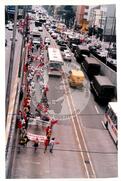 Marcha Sem Terra contra a prisão de 6 trabalhadores (São Paulo-SP, mar. 2000) [fotografia] / Fotógrafo(a) : Joaquim Duarte. -- Ref.: BR-SPMST_MST-SN-CIN_AMP_001425-011528-MAC.