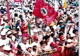Protesto da Educação (Brasília-DF, 06 out. 1999) [fotografia] / Fotógrafo(a) : Douglas Mansur. -- Ref.: BR-SPMST_MST-SN-CIN_AMP_000584-003277-AMT.