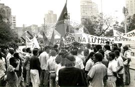 Manifestação na Praça da Sé (São Paulo-SP, [sem data]) [fotografia] / Fotógrafo(a) : Douglas Mansur ; Debora Lerrer. -- Ref.: BR-SPMST_MST-SN-CIN_AMP_000411-002444-AMT.