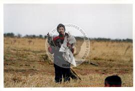 Acampamento "Guarantã" (São Paulo (Estado), jul. 1998) [fotografia] / Fotógrafo(a) : Douglas Mansur. -- Ref.: BR-SPMST_MST-SN-CIN_AMP_000045-000195-ACP.