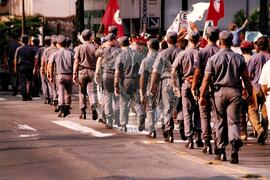 Manifestação na Praça da Sé (São Paulo-SP, [sem data]) [fotografia] / Fotógrafo(a) : Douglas Mansur ; Debora Lerrer. -- Ref.: BR-SPMST_MST-SN-CIN_AMP_000411-002445-AMT.