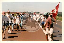 Marcha Nacional do MST (Goiânia-GO, abr. 1997) [fotografia] / Fotógrafo(a) : Arquivo MST ; Paulo P. Lima. -- Ref.: BR-SPMST_MST-SN-CIN_AMP_001407-011303-MAC.