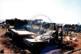 Visita a acampamento do MST [sem identificação] (Espírito Santo, [sem data]) [fotografia] / Fotógrafo(a) : Arquivo MST. -- Ref.: BR-SPMST_MST-SN-CIN_AMP_000006-000038-ACP.