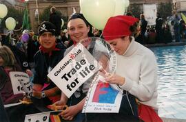 Trade Justice Parade (Londres (inglaterra), 03 nov. 2001) [fotografia] / Fotógrafo(a) : Christian Aid ; Karen Ward. -- Ref.: BR-SPMST_MST-SN-CIN_AMP_001130-009354-RIT.