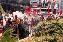 Manifestação na Praça da Sé (São Paulo-SP, [sem data]) [fotografia] / Fotógrafo(a) : Douglas Mansur ; Debora Lerrer. -- Ref.: BR-SPMST_MST-SN-CIN_AMP_000411-002426-AMT.