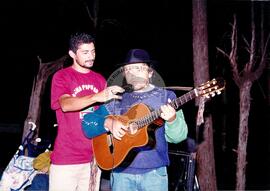 Chegada da Marcha Popular à Brasília (Brasília-DF, 07 out. 1999) [fotografia] / Fotógrafo(a) : Douglas Mansur. -- Ref.: BR-SPMST_MST-SN-CIN_AMP_001399-011152-MAC.