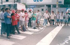 Acampamento em frente ao INCRA (Fortaleza-CE, abr. 1998) [fotografia] / Fotógrafo(a) : Arquivo MST. -- Ref.: BR-SPMST_MST-SN-CIN_AMP_000517-002942-AMT.