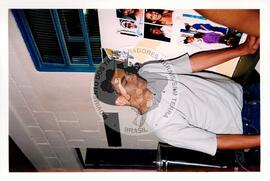 Leilão das peças da COOPEMARE (São Paulo (Estado), 24 nov. 1999) [fotografia] / Fotógrafo(a) : Fernando Braga. -- Ref.: BR-SPMST_MST-SN-CIN_AMP_000756-005003-CSS.