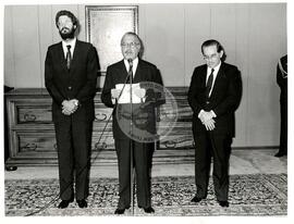 Posse de Dante de Oliveira no Ministerio da Reforma e Desenvolvimento Agrário (Distrito Federal (Brasil), 29 mai. 1985) [fotografia] / Fotógrafo(a) : Leandro Abreu. -- Ref.: BR-SPMST_MST-SN-CIN_AMP_000645-003658-ARV.