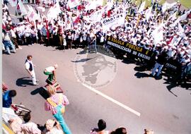 Protesto da Educação (Brasília-DF, 06 out. 1999) [fotografia] / Fotógrafo(a) : Douglas Mansur. -- Ref.: BR-SPMST_MST-SN-CIN_AMP_000584-003280-AMT.