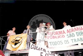 Manifestação na Praça da Sé (São Paulo-SP, [sem data]) [fotografia] / Fotógrafo(a) : Douglas Mansur ; Debora Lerrer. -- Ref.: BR-SPMST_MST-SN-CIN_AMP_000411-002417-AMT.