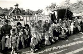 Acampamento do MST [sem identificação] (General Delgado-SP, mai. 1985) [fotografia] / Fotógrafo(a) : Regina Vilela. -- Ref.: BR-SPMST_MST-SN-CIN_AMP_000039-000148-ACP.