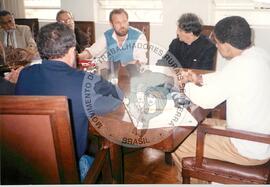 Encontro de Diolinda com personalidades no presídio Carandiru (São Paulo-SP, nov. 1995) [fotografia] / Fotógrafo(a) : [sem autoria] ; Renata Jubram. -- Ref.: BR-SPMST_MST-SN-CIN_AMP_000670-003803-ARV.