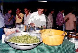 Visita do presidente do INCRA no assentamento "Sumaré" do MST (São Paulo (Estado), 23 out. 1995) [fotografia] / Fotógrafo(a) : Douglas Mansur. -- Ref.: BR-SPMST_MST-SN-CIN_AMP_000669-003765-ARV.