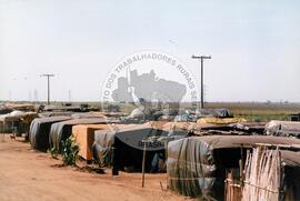 Acampamento "Dandara" do MST (Nova Olímpia-SP, [sem data]) [fotografia] / Fotógrafo(a) : Douglas Mansur. -- Ref.: BR-SPMST_MST-SN-CIN_AMP_000050-000464-ACP.