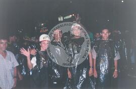 Acampamento em frente ao INCRA (Fortaleza-CE, abr. 1998) [fotografia] / Fotógrafo(a) : Arquivo MST. -- Ref.: BR-SPMST_MST-SN-CIN_AMP_000517-002943-AMT.