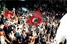 Acampamento "Nova Canudos" do MST (Porto Feliz-SP, fev. 1999) [fotografia] / Fotógrafo(a) : Douglas Mansur. -- Ref.: BR-SPMST_MST-SN-CIN_AMP_000047-000298-ACP.