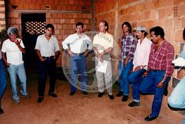Visita do presidente do INCRA no assentamento "Sumaré" do MST (São Paulo (Estado), 23 out. 1995) [fotografia] / Fotógrafo(a) : Douglas Mansur. -- Ref.: BR-SPMST_MST-SN-CIN_AMP_000669-003769-ARV.