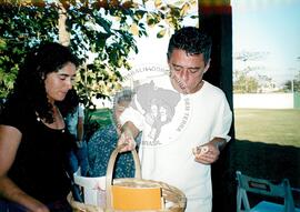 Partida de futebol entre o time do MST e do Chico Buarque (Rio de Janeiro (Estado), mar. 2000) [fotografia] / Fotógrafo(a) : Maysa Mendonça. -- Ref.: BR-SPMST_MST-SN-CIN_AMP_000805-005225-CUL.