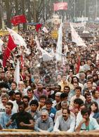 Manifestação pró Impechment - UNE E CUT (São Paulo (Estado), 25 ago. 1992) [fotografia] / Fotógrafo(a) : Juan Pezzeto. -- Ref.: BR-SPMST_MST-SN-CIN_AMP_000384-002044-AMT.
