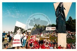Inauguração do Monumento em homenagem a Antônio Tavares Pereira (Curitiba-PR, 01 mai. 2001) [fotografia] / Fotógrafo(a) : Douglas Mansur. -- Ref.: BR-SPMST_MST-SN-CIN_AMP_001025-007969-ELF.
