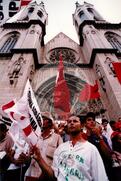 Manifestação na Praça da Sé (São Paulo-SP, [sem data]) [fotografia] / Fotógrafo(a) : Douglas Mansur ; Debora Lerrer. -- Ref.: BR-SPMST_MST-SN-CIN_AMP_000411-002425-AMT.