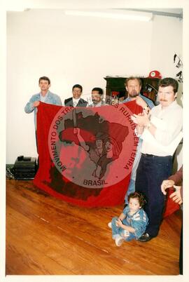 Inauguração da Secretaria Nacional (São Paulo (Estado), 20 out. 1997) [fotografia] / Fotógrafo(a) : Arquivo MST. -- Ref.: BR-SPMST_MST-SN-CIN_AMP_001033-008195-ELF.
