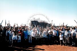 Visita a acampamento do MST [sem identificação] (Espírito Santo, [sem data]) [fotografia] / Fotógrafo(a) : Arquivo MST. -- Ref.: BR-SPMST_MST-SN-CIN_AMP_000006-000052-ACP.