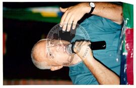 Semana Nacional da Cultura Brasileira e Reforma Agrária [com presença de] Gabriel Priolli (Rio de Janeiro-RJ, 18 mar. 2002) [fotografia] / Fotógrafo(a) : João Laet. -- Ref.: BR-SPMST_MST-SN-CIN_AMP_001537-012010-PER.