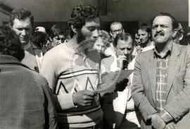 Depoimento na Comissão de Direitos Humanos na Assembléia Legislativa (Porto Alegre-RS, 1984) [fotografia] / Fotógrafo(a) : Arquivo MST. -- Ref.: BR-SPMST_MST-SN-CIN_AMP_000660-003710-ARV.