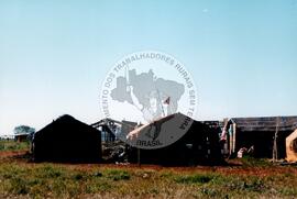 Visita a acampamento do MST [sem identificação] (Espírito Santo, [sem data]) [fotografia] / Fotógrafo(a) : Arquivo MST. -- Ref.: BR-SPMST_MST-SN-CIN_AMP_000006-000049-ACP.