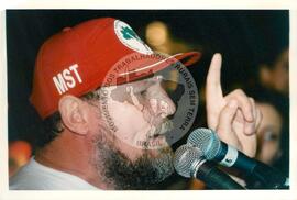 João Pedro Stédile (Brasil, [sem data]) [fotografia] / Fotógrafo(a) : Arquivo MST ; Cácia Cortez ; Débora Lerrer ; Douglas Mansur ; João Zinclar ; Luciney Martins ; Michelle Camafaldo. -- Ref.: BR-SPMST_MST-SN-CIN_AMP_001263-010577-LID.