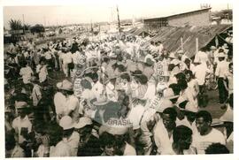 Acampamento "Fazenda Guarajus" do MST (Roraima, jan. 1988) [fotografia] / Fotógrafo(a) : Vuimar Lutt. -- Ref.: BR-SPMST_MST-SN-CIN_AMP_000035-000140-ACP.